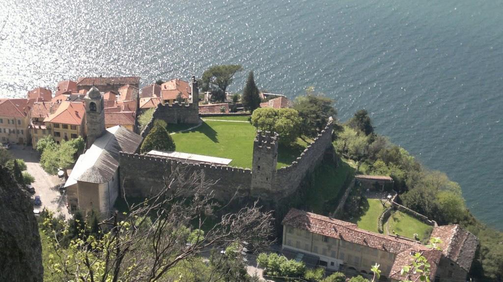デルヴィオAl Castelloアパートメント エクステリア 写真